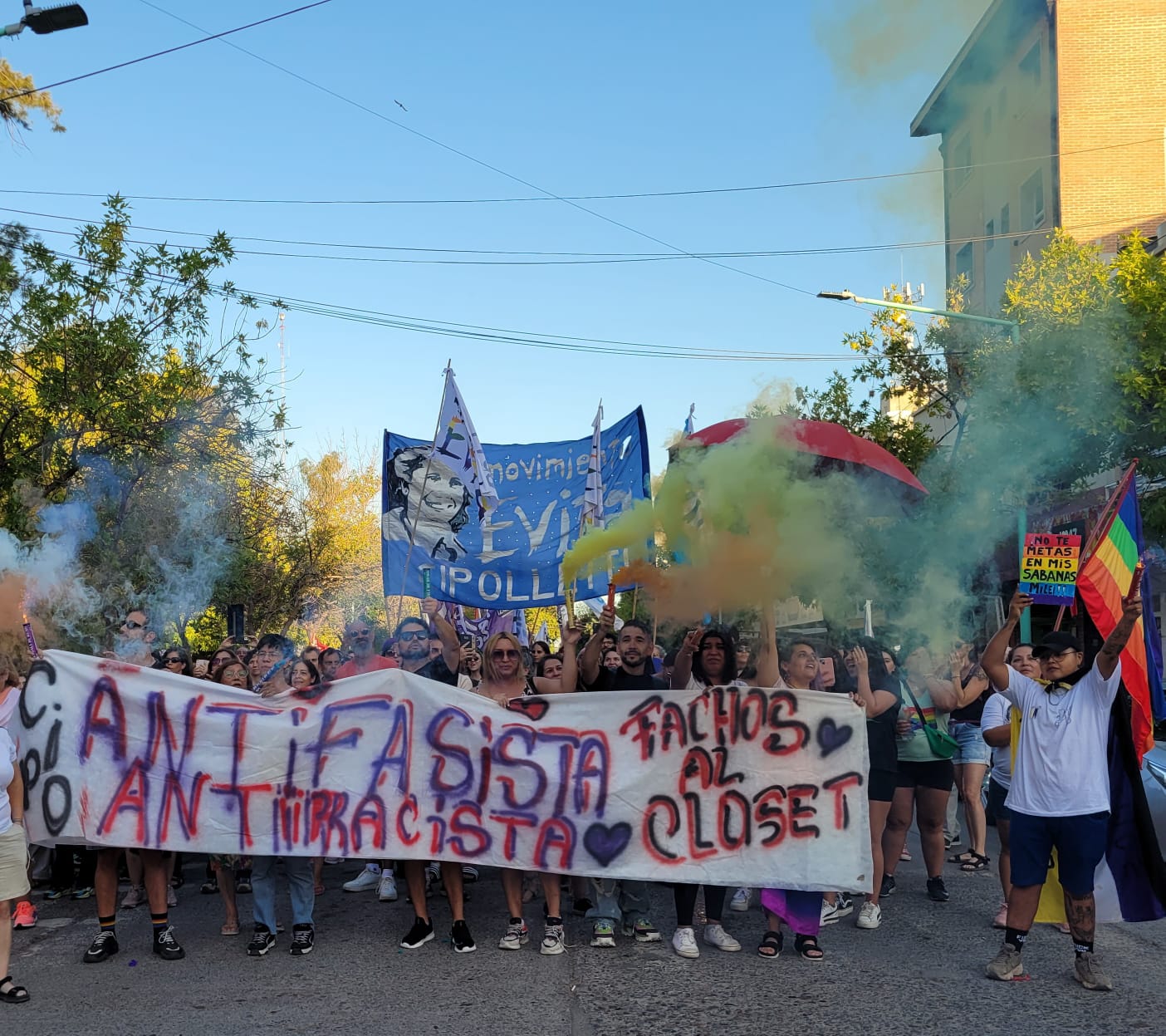 En este momento estás viendo Marcha del Orgullo Antifascista: cientos de miles de personas se concentraron en todo el país y el mundo