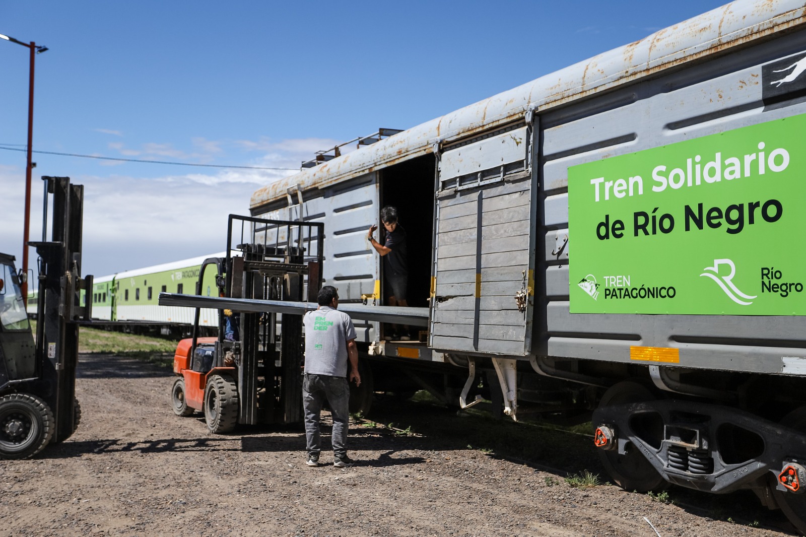 Lee más sobre el artículo Tren Solidario llevará donaciones de materiales de construcción a El Bolsón