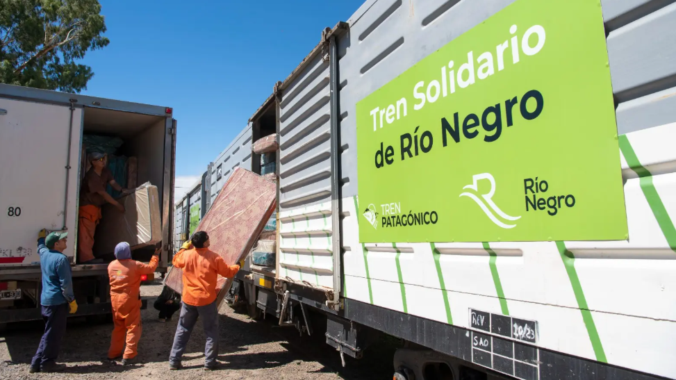 En este momento estás viendo Partió el Tren Solidario con donaciones para los afectados por los incendios en El Bolsón