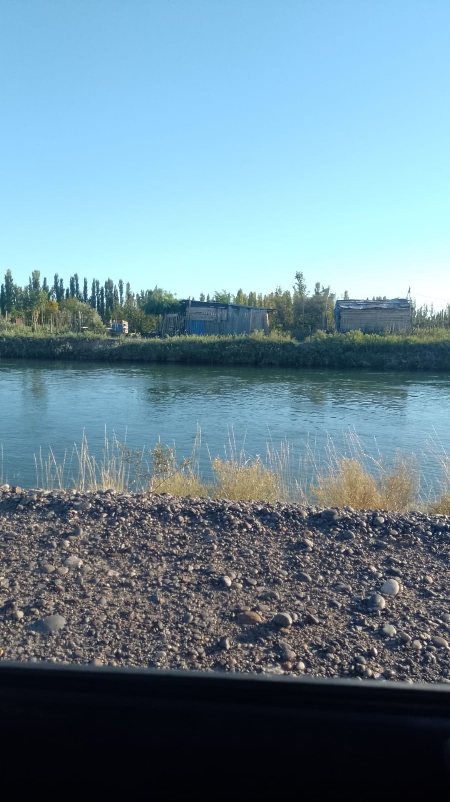 En este momento estás viendo Fernandez Oro: Un niño y una niña fueron rescatados en el río