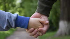 Lee más sobre el artículo Convocan a familias solidarias en el Alto Valle para acoger a dos hermanitos