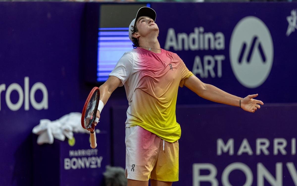 Lee más sobre el artículo Fonseca, imparable: se consagró campeón del Argentina Open al vencer a Cerúndolo