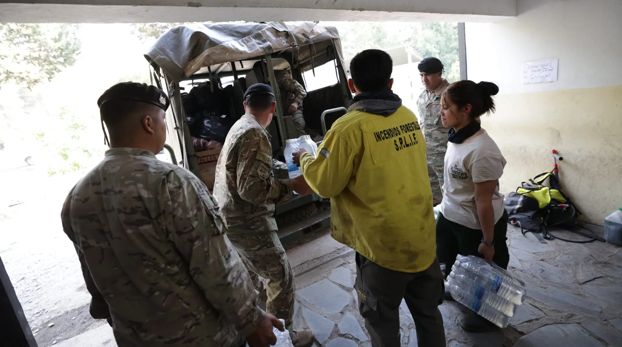 Lee más sobre el artículo Sigue el operativo para contener el incendio en El Bolsón