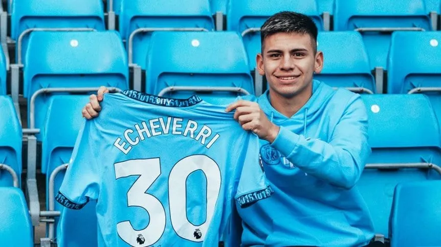 En este momento estás viendo En Europa aseguran que Echeverri no sería tenido en cuenta por Guardiola y podría salir cedido a la Lazio