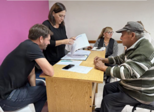 Lee más sobre el artículo Familias de Cipolletti firmaron las escrituras de sus hogares