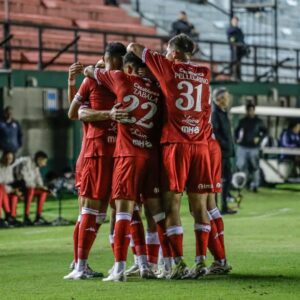 Lee más sobre el artículo Huracán superó a San Martín de Formosa en Sarandí y avanza en la Copa Argentina
