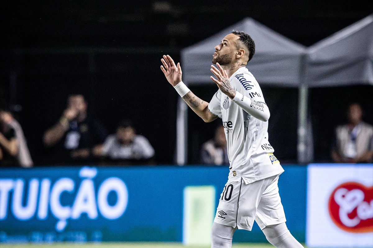 Lee más sobre el artículo Neymar retorna a la Selección de Brasil para jugar las Eliminatorias con Argentina
