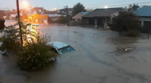 Lee más sobre el artículo Furioso temporal en Bahía Blanca: suspendieron todas las actividades y hay decenas de familias evacuadas
