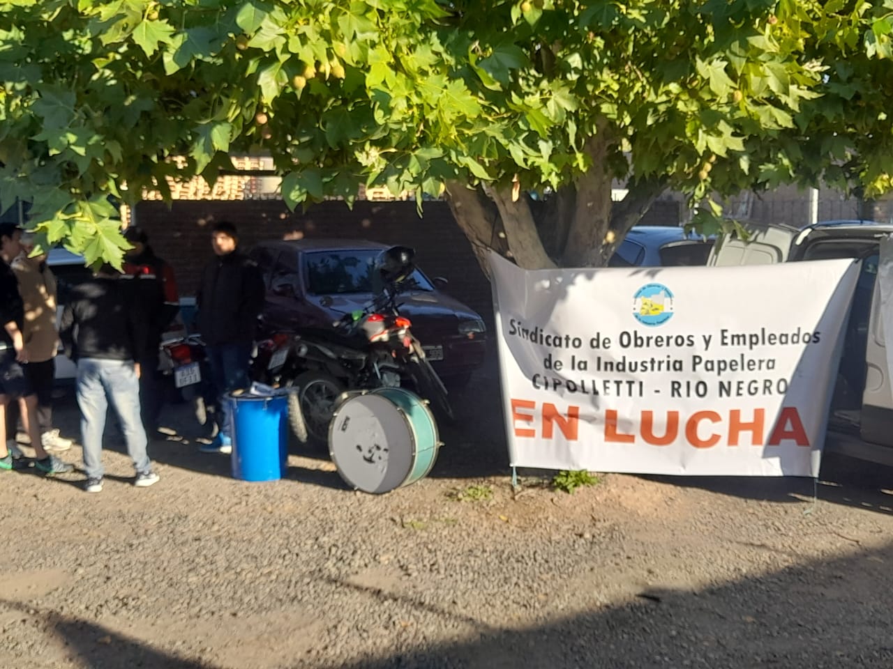 Lee más sobre el artículo Trabajadores de la papelera Sanovo Greenpack protestan en Ruta 151 por despidos y condiciones laborales