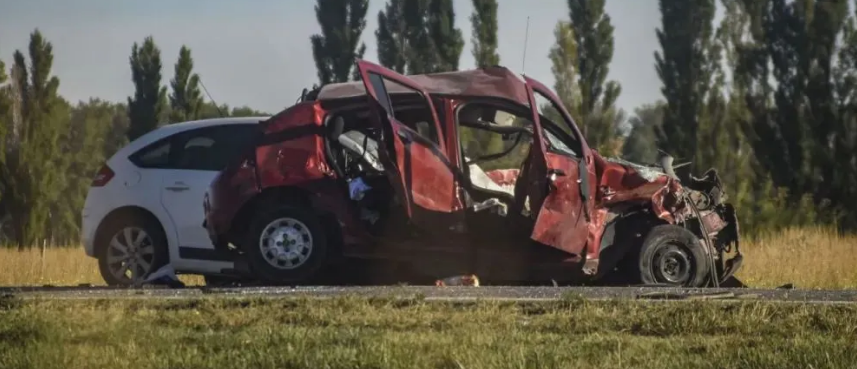 Lee más sobre el artículo Tragedia en Viedma: cuatro personas fallecidas en siniestro vial en la Ruta 3
