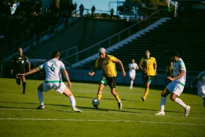 Lee más sobre el artículo En el duelo de necesitados, Aldosivi volvió a sonreír ante Banfield en Mar del Plata