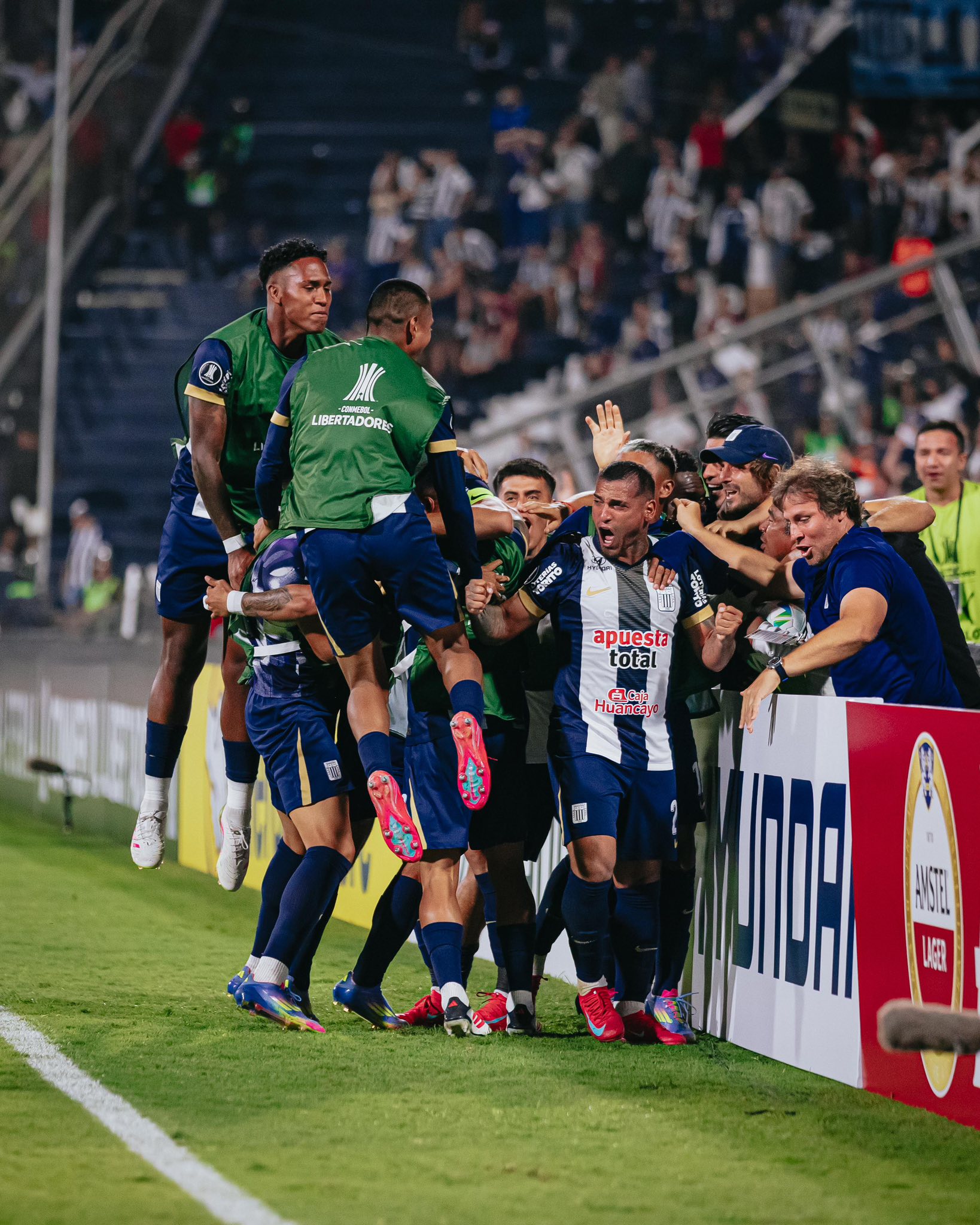 En este momento estás viendo Alianza Lima le dio otro golpe a Talleres y le ganó 3 a 2 sobre el final del partido