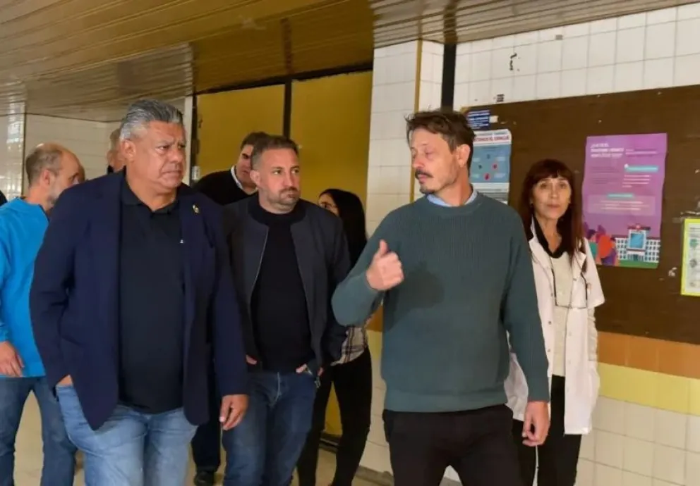 Lee más sobre el artículo Chiqui Tapia visitó Bahía Blanca y oficializó la donación de la Selección Argentina
