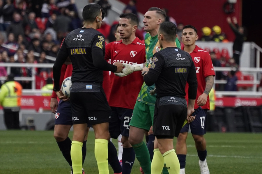 En este momento estás viendo La regla de los ocho segundos para los arqueros llega al fútbol argentino: cuándo comenzará a regir