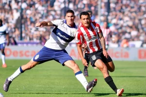 Lee más sobre el artículo Estudiantes logró un agónico empate ante Gimnasia en el clásico