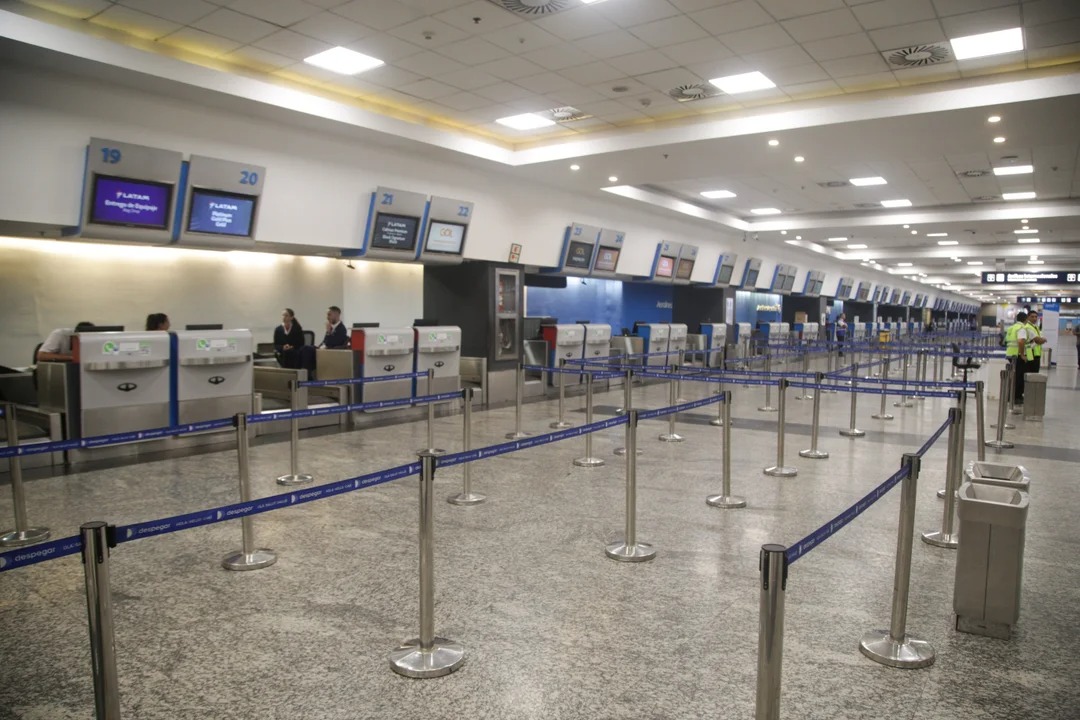Lee más sobre el artículo El paro del jueves obliga a cancelar y reprogramar vuelos