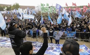 Lee más sobre el artículo Petroleros se suman al paro nacional de este jueves, mientras que la UTA no adhiere