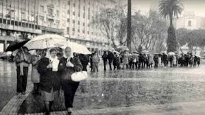Lee más sobre el artículo A 48 años de la primera ronda: el día en que catorce mujeres hicieron historia en Plaza de Mayo