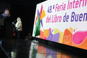 Lee más sobre el artículo La Feria del Libro arrancó con Sasturain como orador y el regreso de la Secretaría de Cultura