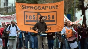 Lee más sobre el artículo SIPROSAPUNE realizó un paro con movilización y exige apertura de la mesa salarial