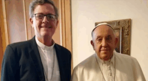 Lee más sobre el artículo El ex asesor de prensa del papa Francisco afirmó que esperó “hasta el domingo de gloria” para despedirse