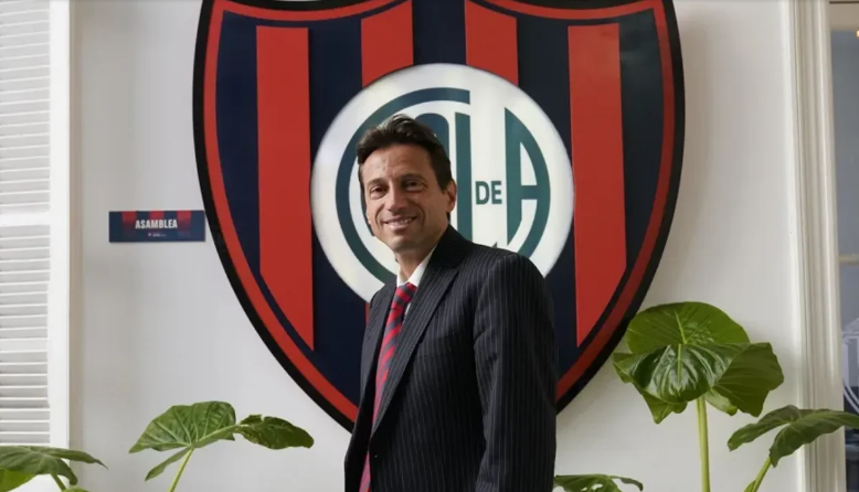 Escándalo en el fútbol argentino: una cámara oculta muestra al presidente de San Lorenzo recibiendo dólares