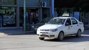 Lee más sobre el artículo Tensión en Cipolletti por el ingreso de UBER y taxis de otras ciudades
