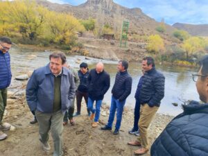 Lee más sobre el artículo Weretilneck recorrió el avance de la nueva pasarela en Arroyo Las Minas