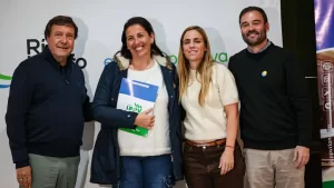 Lee más sobre el artículo Weretilneck inauguró obra de gas y entregó escrituras en Roca