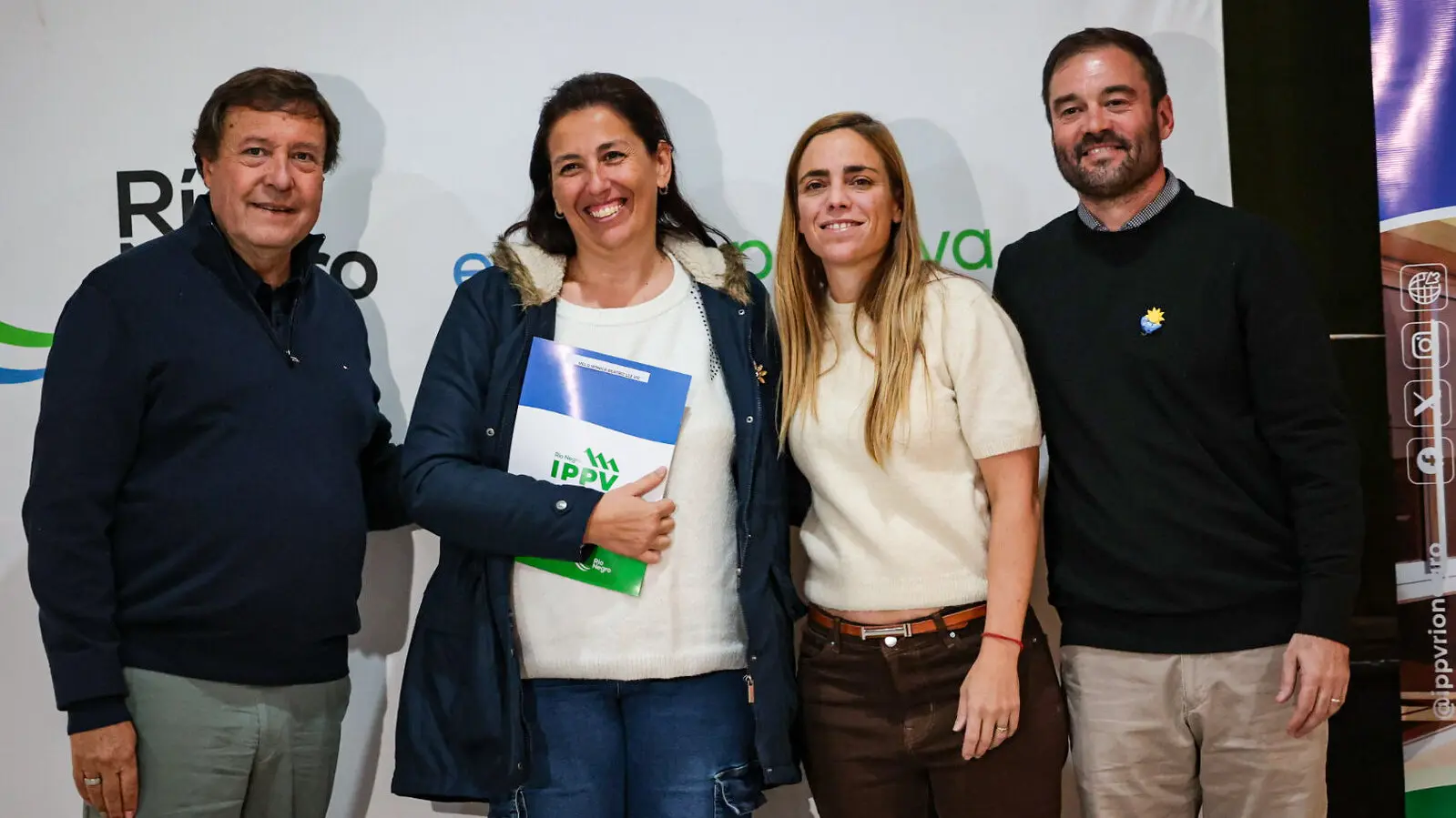 Lee más sobre el artículo Weretilneck inauguró obra de gas y entregó escrituras en Roca