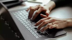 Lee más sobre el artículo Simplifican inscripción para cargos de apoyo en escuelas secundarias