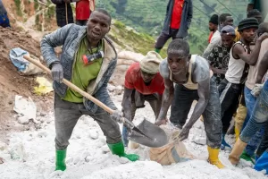 Lee más sobre el artículo Trump mostró imágenes del Congo para denunciar un supuesto “genocidio blanco” en Sudáfrica