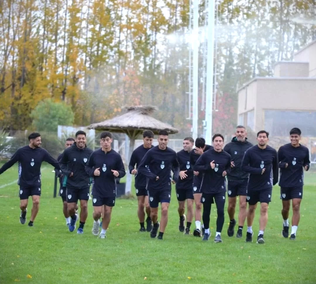 Lee más sobre el artículo Federal A: Cipolletti trabaja fuerte para recibir el Domingo a Olimpo.