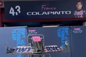 Lee más sobre el artículo El cartel de Franco Colapinto y su monoplaza ya están presentes en Imola