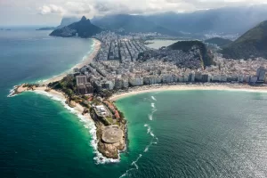 Lee más sobre el artículo Río de Janeiro restringirá la música y el comercio informal en sus playas desde junio
