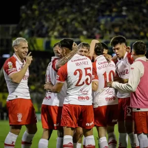 Lee más sobre el artículo Huracán le ganó a Independiente por penales y es el primer finalista