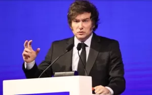 Lee más sobre el artículo Javier Milei a empresarios: «Argentina está baratísima y en 30 años se convertirá en un potencia mundial»