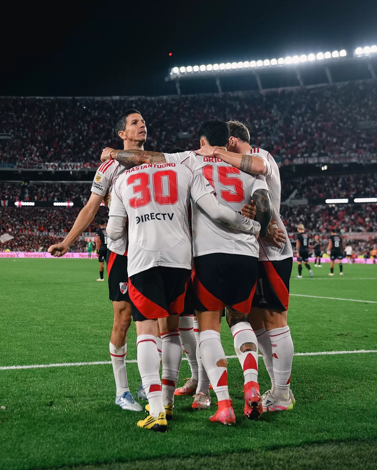 En este momento estás viendo River Plate goleó 3-0 a Barracas Central y se clasificó a los cuartos de final del Torneo Apertura