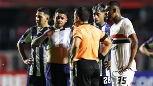 Lee más sobre el artículo Un jugador de Talleres denunció racismo y se largó a llorar en pleno partido contra San Pablo por la Libertadores