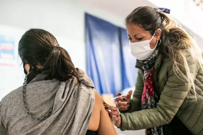 Lee más sobre el artículo Vacunas en la Argentina: más confianza, pero persisten las barreras de acceso