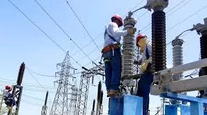 Lee más sobre el artículo El Gobierno impulsaría un nuevo cargo en las boletas de luz para costear una obra de USD 1.100 millones