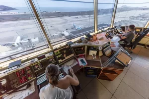 Lee más sobre el artículo Paro de controladores aéreos: demoras y cancelaciones este fin de semana en vuelos de cabotaje e internacionales