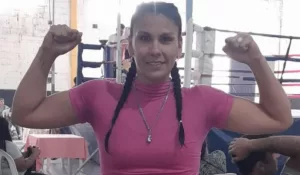 Lee más sobre el artículo Estefanía Martínez, la boxeadora y policía de San Antonio Oeste que sueña con debutar como profesional