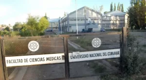 Lee más sobre el artículo Educación pública que transforma vidas: 97 nuevos médicos y médicas egresan de la UNCo