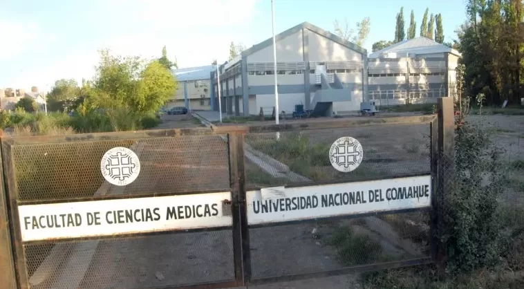 Lee más sobre el artículo Educación pública que transforma vidas: 97 nuevos médicos y médicas egresan de la UNCo