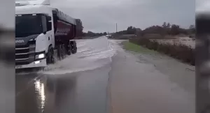 Lee más sobre el artículo Colapsan las rutas 8 y 9 por el temporal: cortes totales y desvíos en varios tramos