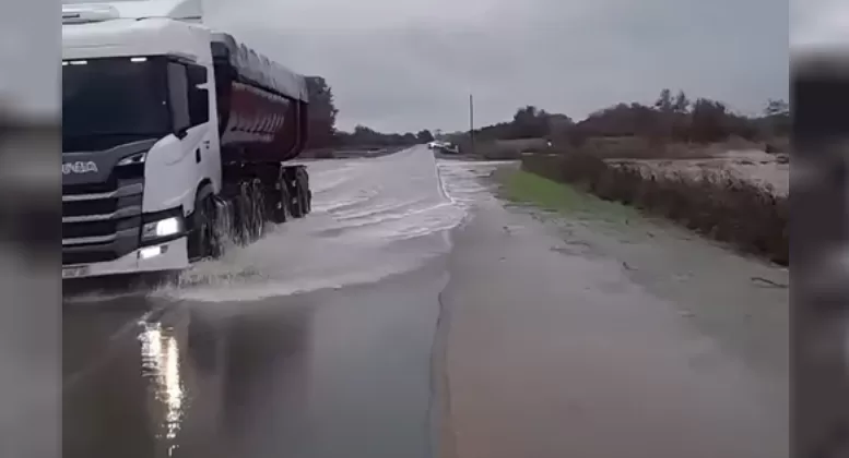 Lee más sobre el artículo Colapsan las rutas 8 y 9 por el temporal: cortes totales y desvíos en varios tramos