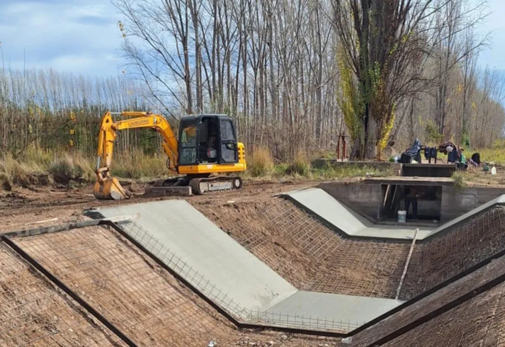 Lee más sobre el artículo Refuerzan infraestructura hídrica en el Valle Medio con obras claves en Lamarque y Chimpay