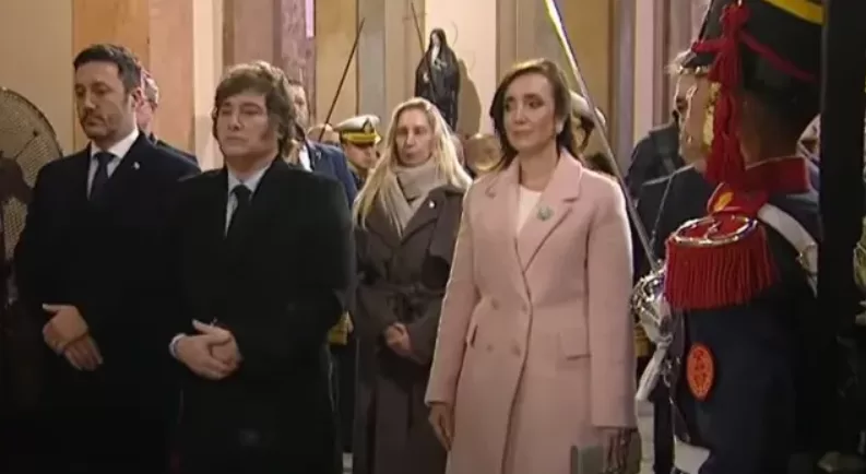 Lee más sobre el artículo Tedeum del 25 de mayo: Javier Milei no saludó a Jorge Macri y esquivó a Victoria Villaruel
