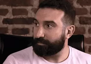 Lee más sobre el artículo Que la mujer se quede en la casa”: las declaraciones de Francisco Oneto que estallaron en redes